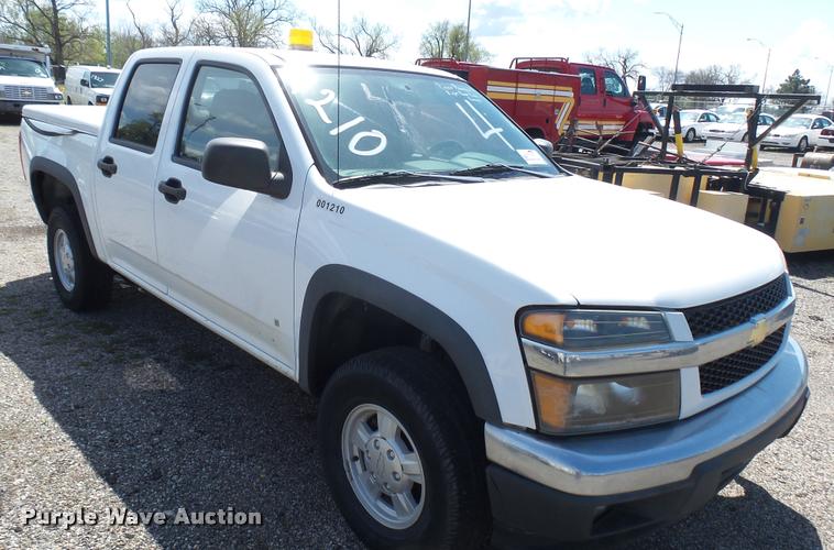 image for item L2466 2006 Chevrolet Colorado Crew Cab pickup truck