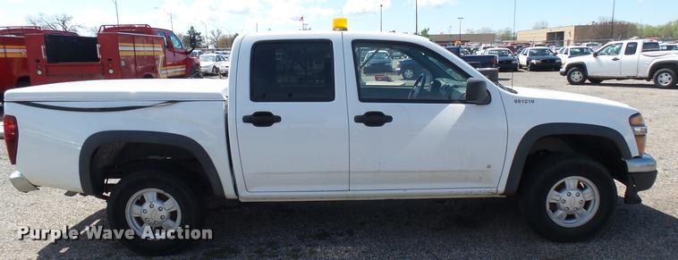 image for item L2466 2006 Chevrolet Colorado Crew Cab pickup truck
