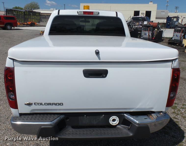 image for item L2466 2006 Chevrolet Colorado Crew Cab pickup truck