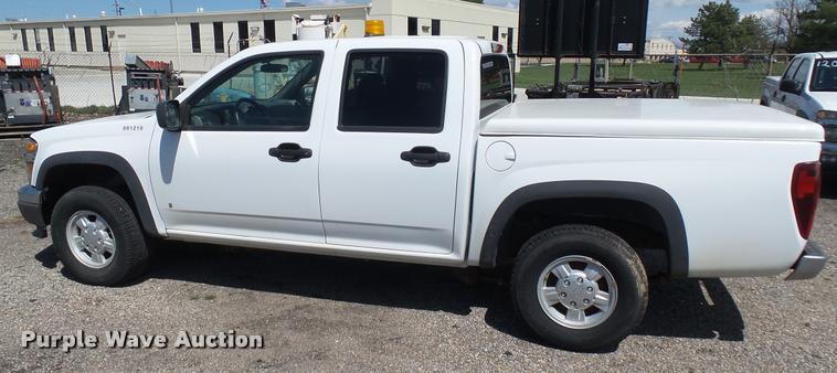 image for item L2466 2006 Chevrolet Colorado Crew Cab pickup truck