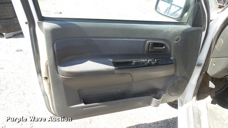 image for item L2466 2006 Chevrolet Colorado Crew Cab pickup truck