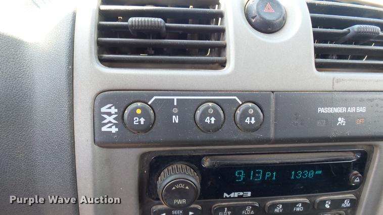 image for item L2466 2006 Chevrolet Colorado Crew Cab pickup truck