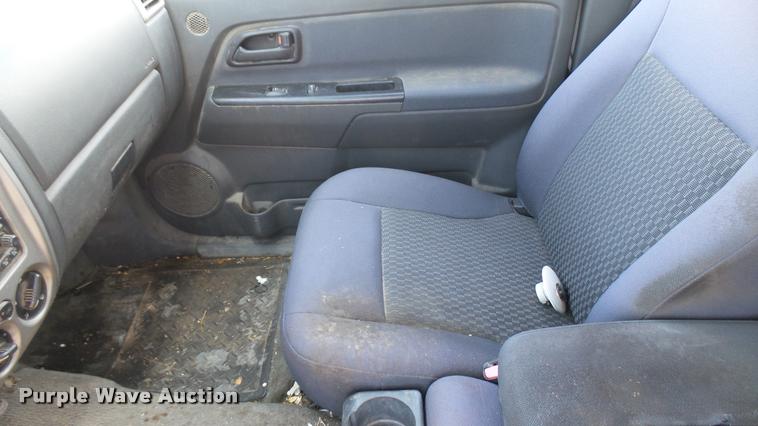 image for item L2466 2006 Chevrolet Colorado Crew Cab pickup truck