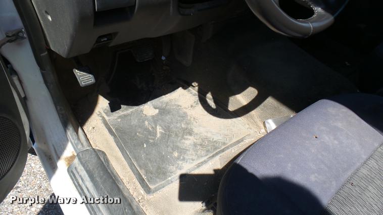 image for item L2466 2006 Chevrolet Colorado Crew Cab pickup truck