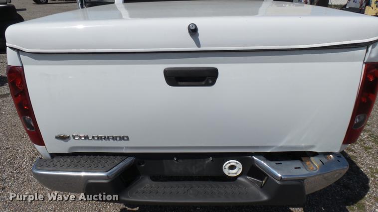image for item L2466 2006 Chevrolet Colorado Crew Cab pickup truck