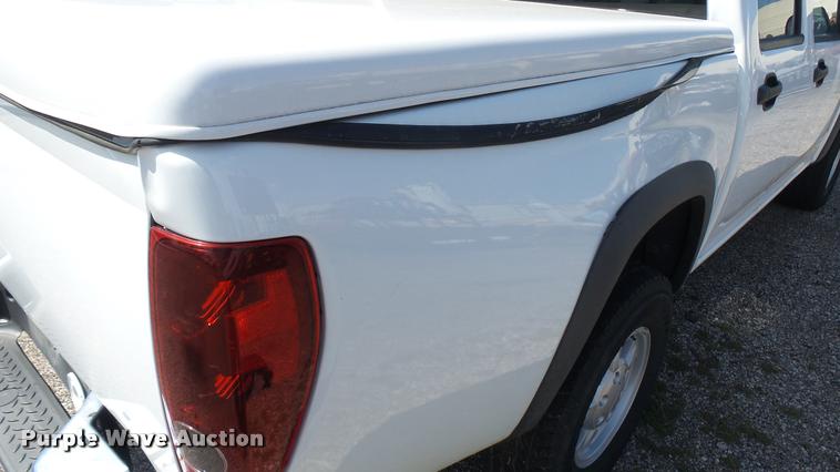 image for item L2466 2006 Chevrolet Colorado Crew Cab pickup truck