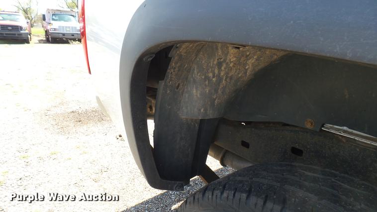 image for item L2466 2006 Chevrolet Colorado Crew Cab pickup truck