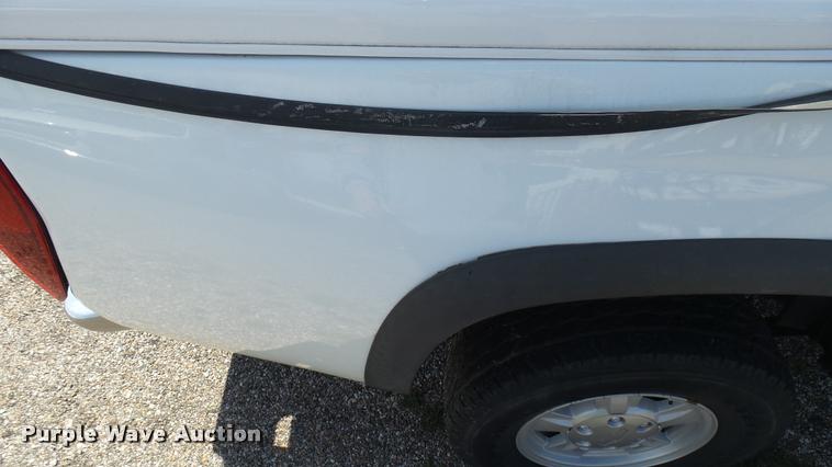 image for item L2466 2006 Chevrolet Colorado Crew Cab pickup truck