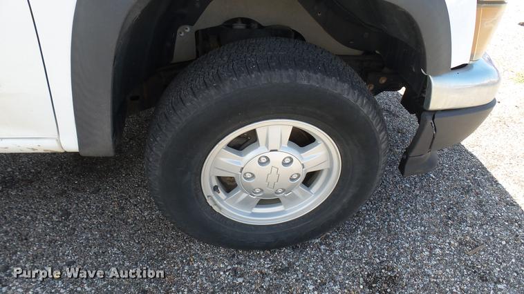image for item L2466 2006 Chevrolet Colorado Crew Cab pickup truck