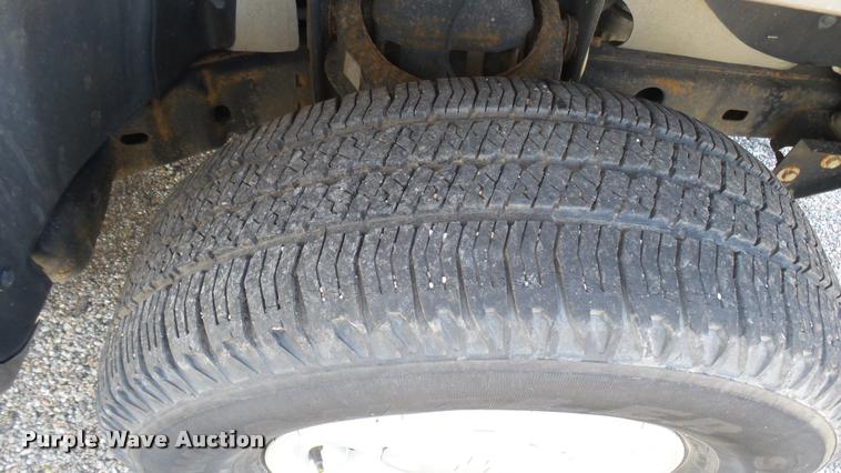 image for item L2466 2006 Chevrolet Colorado Crew Cab pickup truck