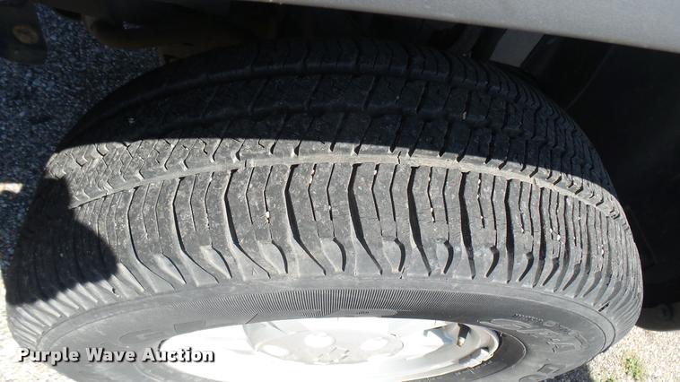 image for item L2466 2006 Chevrolet Colorado Crew Cab pickup truck