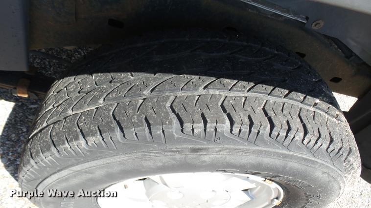 image for item L2466 2006 Chevrolet Colorado Crew Cab pickup truck