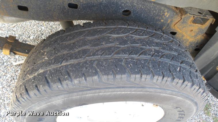 image for item L2466 2006 Chevrolet Colorado Crew Cab pickup truck