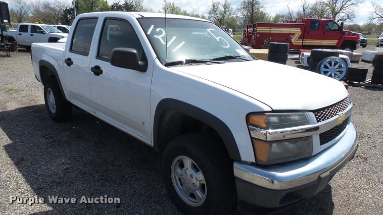 image for item L2467 2006 Chevrolet Colorado Crew Cab pickup truck