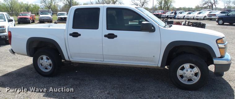 image for item L2467 2006 Chevrolet Colorado Crew Cab pickup truck