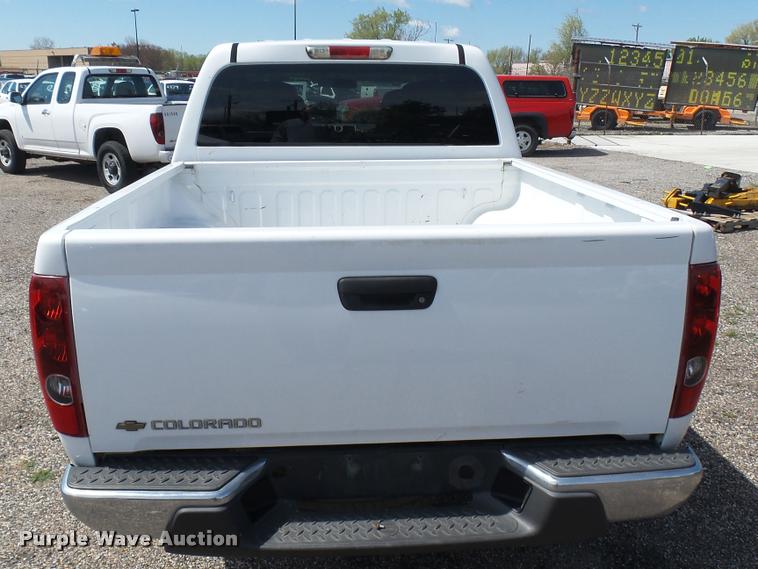 image for item L2467 2006 Chevrolet Colorado Crew Cab pickup truck
