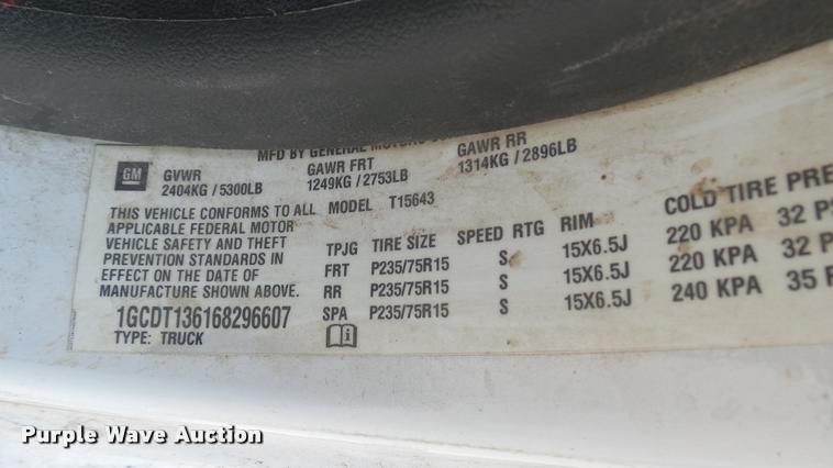 image for item L2467 2006 Chevrolet Colorado Crew Cab pickup truck