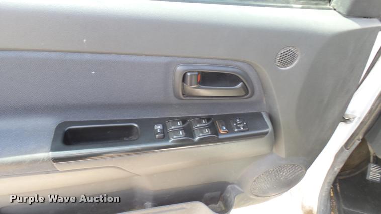 image for item L2467 2006 Chevrolet Colorado Crew Cab pickup truck