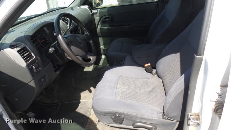 image for item L2467 2006 Chevrolet Colorado Crew Cab pickup truck