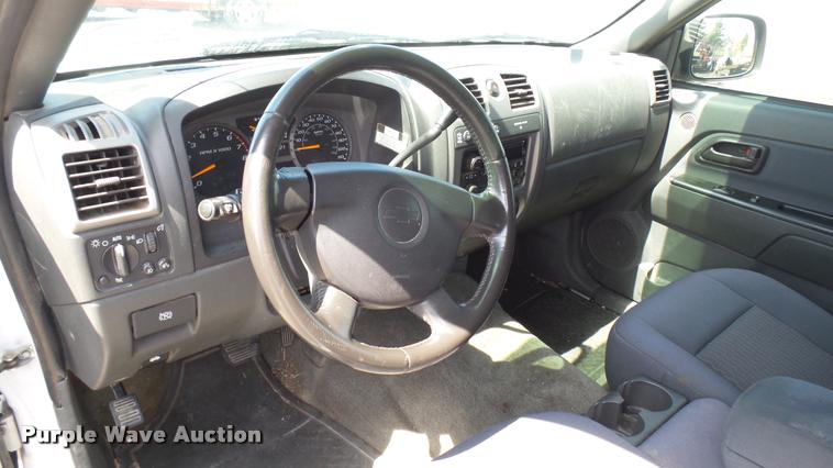 image for item L2467 2006 Chevrolet Colorado Crew Cab pickup truck