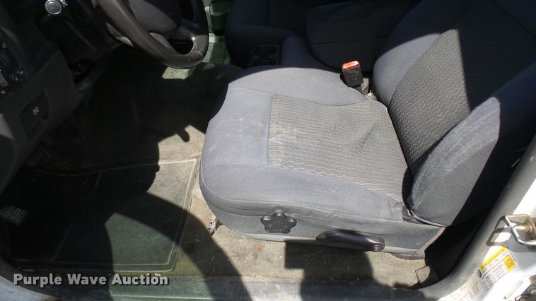 image for item L2467 2006 Chevrolet Colorado Crew Cab pickup truck