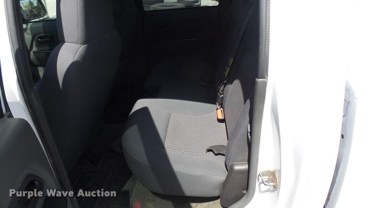 image for item L2467 2006 Chevrolet Colorado Crew Cab pickup truck