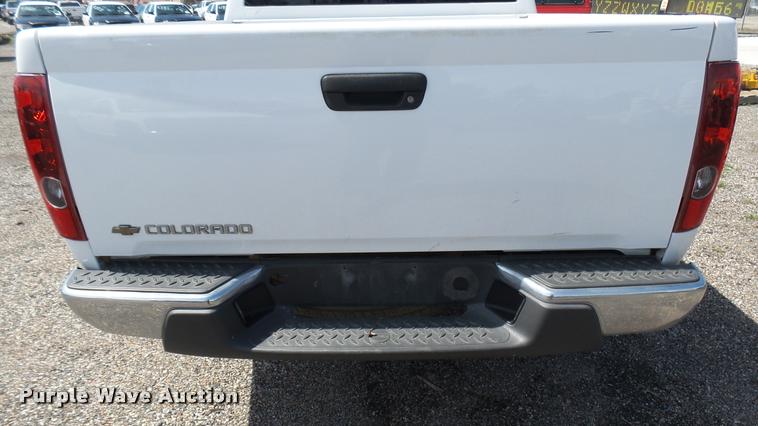 image for item L2467 2006 Chevrolet Colorado Crew Cab pickup truck