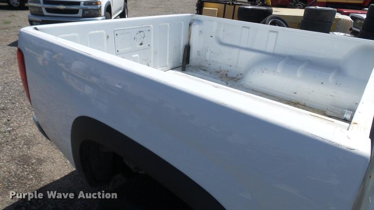 image for item L2467 2006 Chevrolet Colorado Crew Cab pickup truck