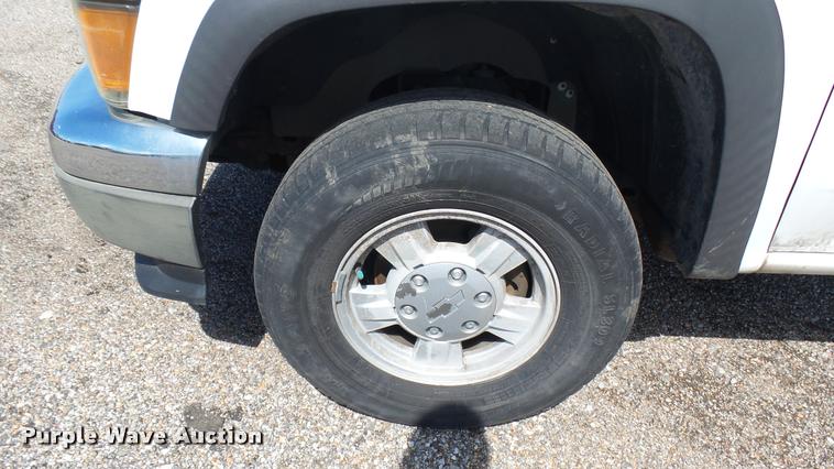 image for item L2467 2006 Chevrolet Colorado Crew Cab pickup truck