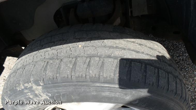 image for item L2467 2006 Chevrolet Colorado Crew Cab pickup truck