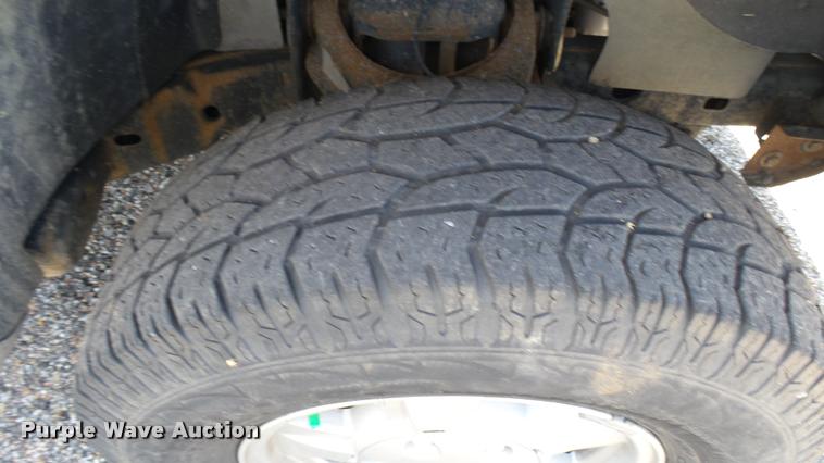 image for item L2467 2006 Chevrolet Colorado Crew Cab pickup truck