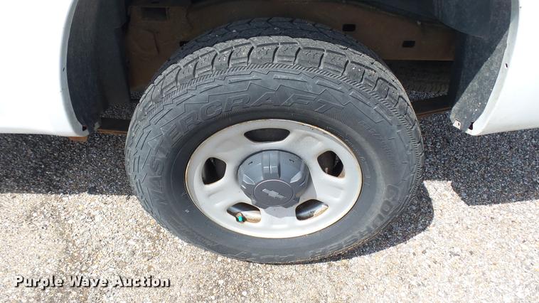 image for item L2468 2009 Chevrolet Colorado Ext. Cab pickup truck