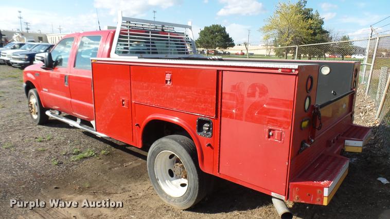 image for item L2470 2003 Ford F550 Super Duty XL Crew Cab utility truck