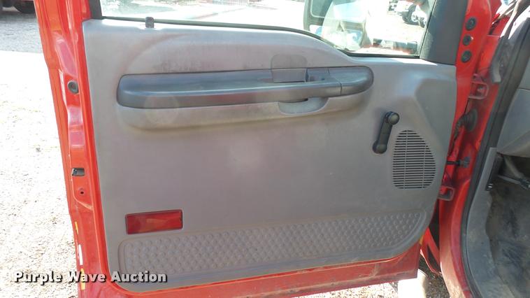 image for item L2470 2003 Ford F550 Super Duty XL Crew Cab utility truck