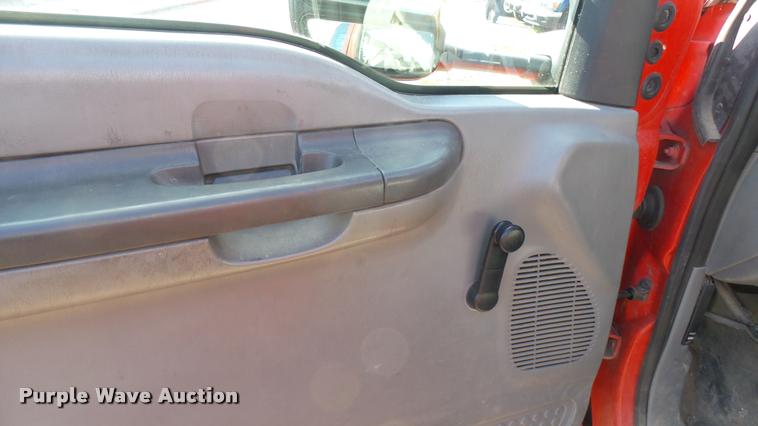 image for item L2470 2003 Ford F550 Super Duty XL Crew Cab utility truck