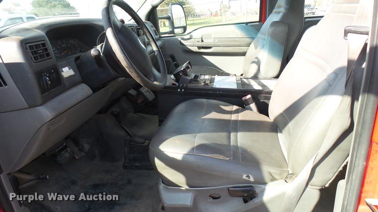 image for item L2470 2003 Ford F550 Super Duty XL Crew Cab utility truck