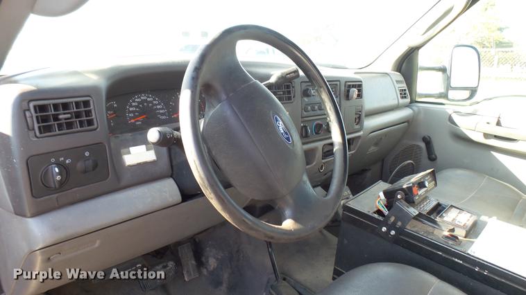 image for item L2470 2003 Ford F550 Super Duty XL Crew Cab utility truck