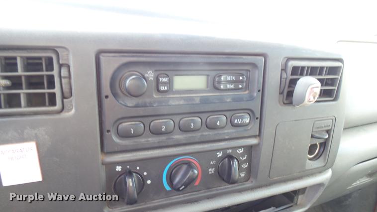 image for item L2470 2003 Ford F550 Super Duty XL Crew Cab utility truck