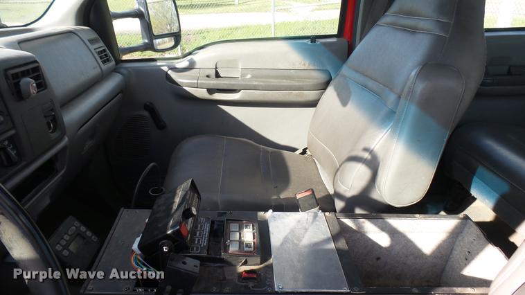 image for item L2470 2003 Ford F550 Super Duty XL Crew Cab utility truck