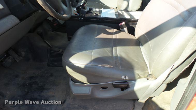 image for item L2470 2003 Ford F550 Super Duty XL Crew Cab utility truck