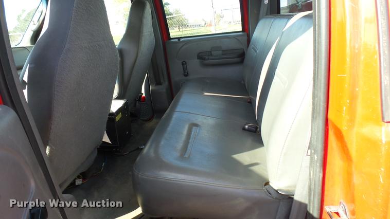 image for item L2470 2003 Ford F550 Super Duty XL Crew Cab utility truck
