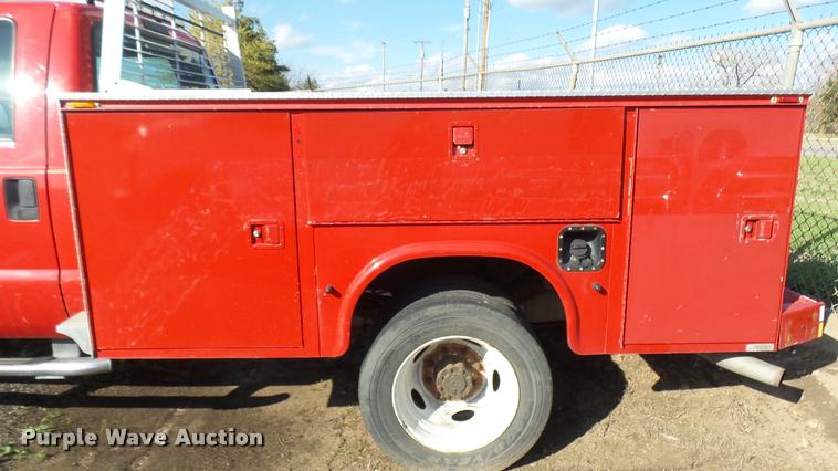 image for item L2470 2003 Ford F550 Super Duty XL Crew Cab utility truck