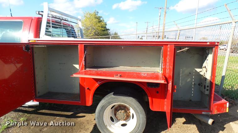 image for item L2470 2003 Ford F550 Super Duty XL Crew Cab utility truck