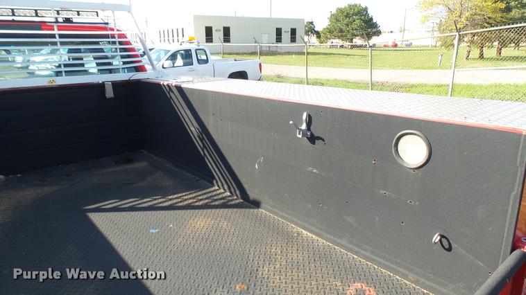 image for item L2470 2003 Ford F550 Super Duty XL Crew Cab utility truck