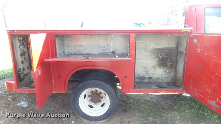 image for item L2470 2003 Ford F550 Super Duty XL Crew Cab utility truck