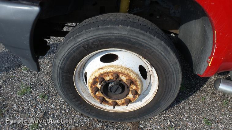 image for item L2470 2003 Ford F550 Super Duty XL Crew Cab utility truck