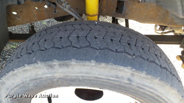 image for item L2470 2003 Ford F550 Super Duty XL Crew Cab utility truck