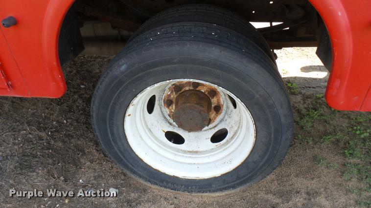 image for item L2470 2003 Ford F550 Super Duty XL Crew Cab utility truck