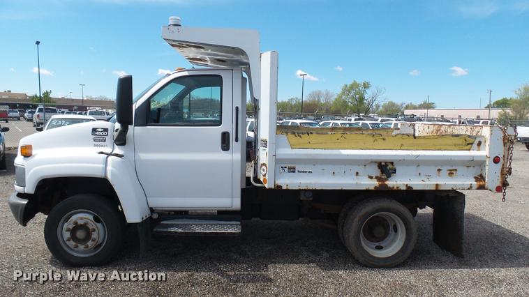 image for item L2471 2005 Chevrolet C4500 dump truck