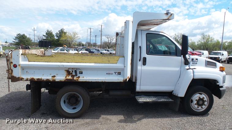 image for item L2471 2005 Chevrolet C4500 dump truck